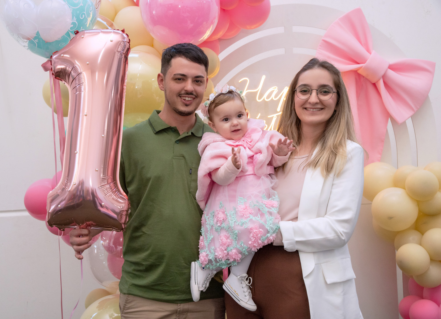 Os pais Sabrina e Davi e a linda Luiza Fernanda Merlo