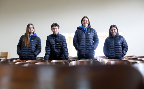 Professores e alunos celebraram a novidade, destacando que há anos aguardavam por uniformes dessa qualidade