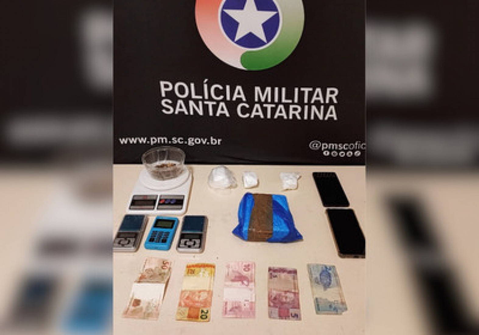 Os envolvidos foram levados à Central de Polícia Civil, onde permanecem à disposição da Justiça