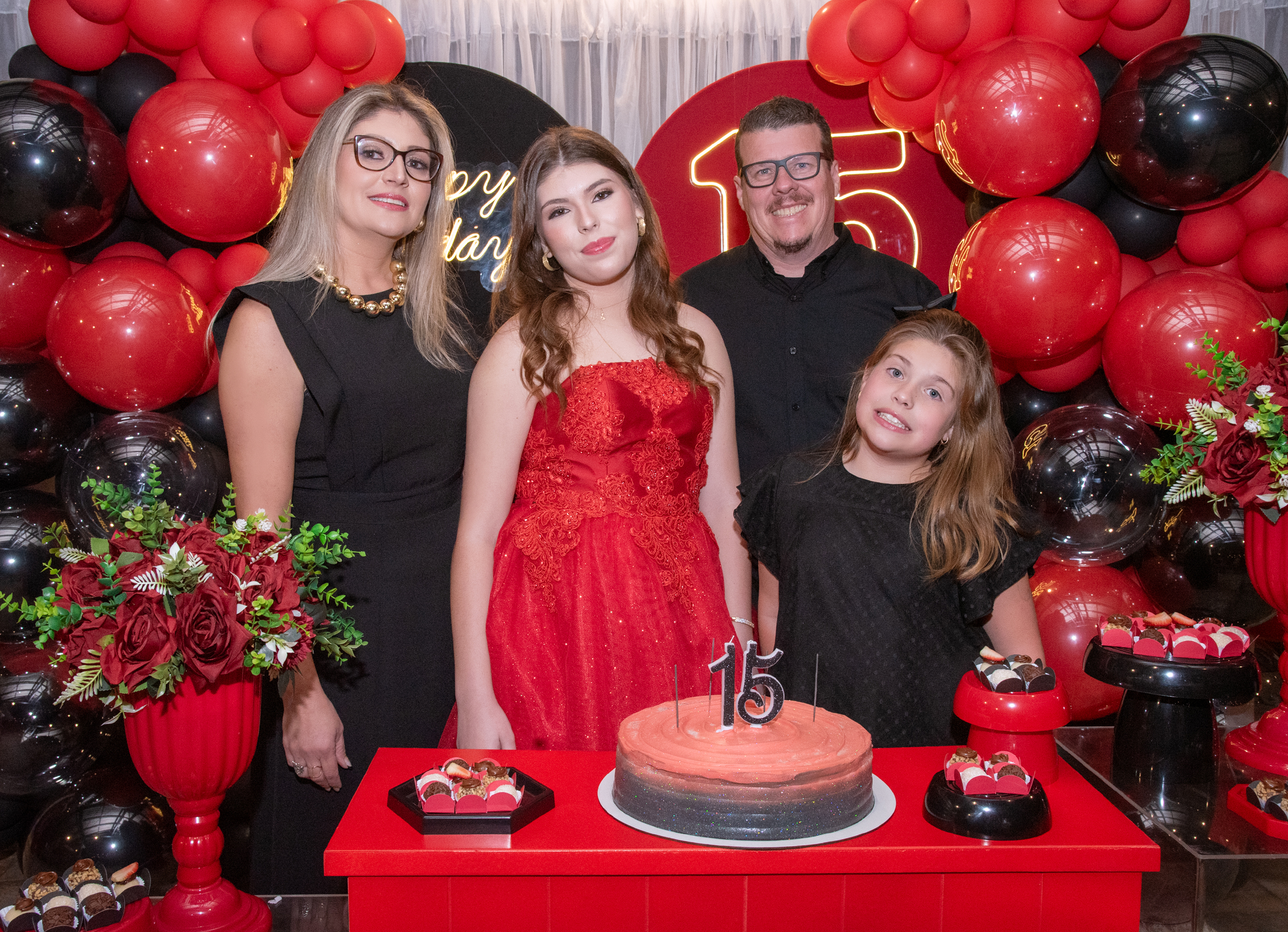 Isabela Zimmermann com os pais Eduardo Zimmermann e Lorena e a irmã Sofia