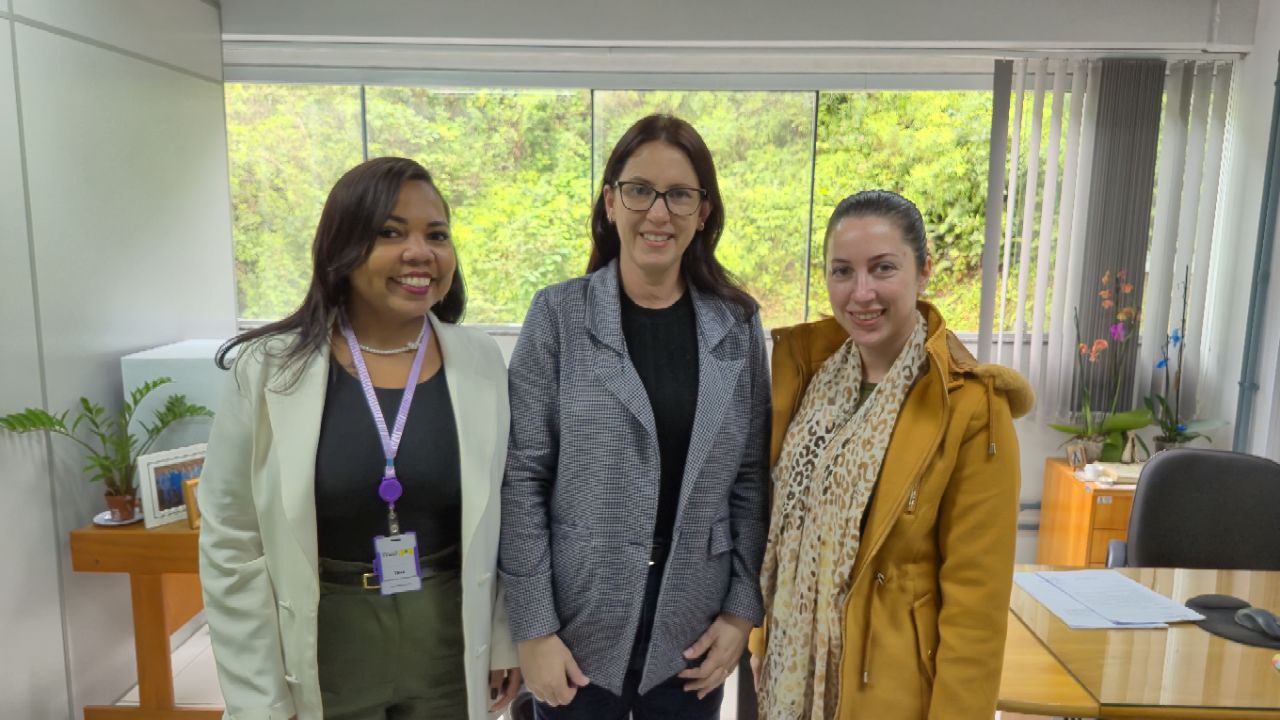 A assistente Tiele Alexandria, a secretária Andréia Nagel e a psicóloga Cristiane Lorenzi