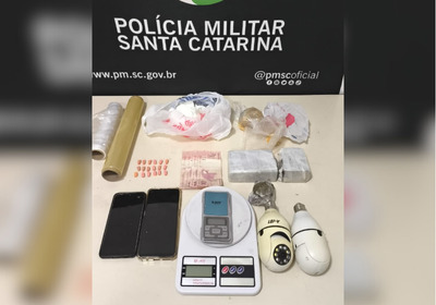 Os suspeitos foram levados à Central de Plantão Policial junto com todo o material apreendido
