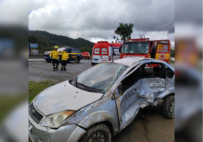 Todos os envolvidos no acidente receberam atendimento médico no Hospital de Gaspar