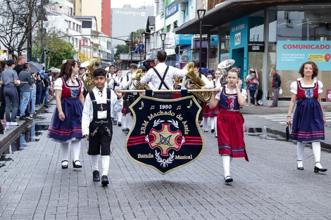 Festa de aniversário também teve tradicional cerimônia no Mausoléu Dr Blumenau
