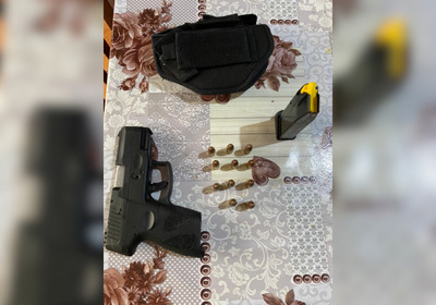 Por decisão judicial, a posse da arma foi suspensa e ela retirada do poder do investigado