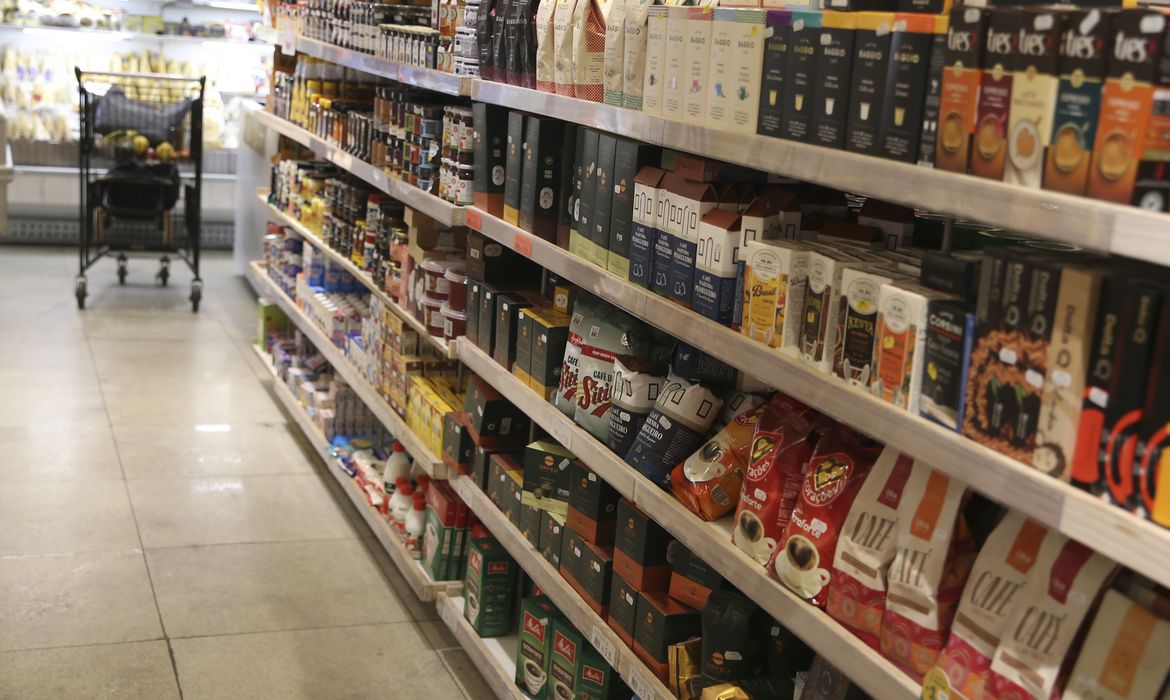Tomate, carne, arroz e café ficaram mais baratos