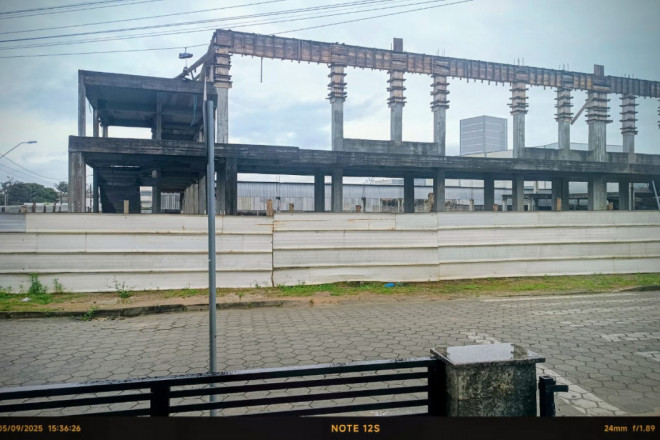 A obra parou depois que a Prefeitura não cumpriu com o acordo junto à Defesa Civil