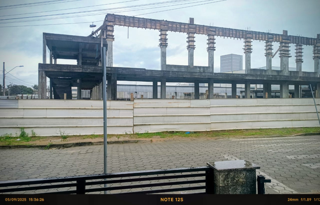 A obra parou depois que a Prefeitura não cumpriu com o acordo junto à Defesa Civil