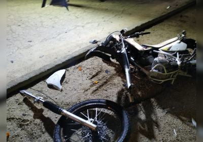 O condutor de uma Honda Biz foi encontrado inconsciente e em estado grave, sendo encaminhado ao Hospital Azambuja