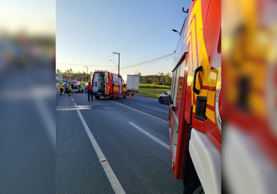 A colisão aconteceu na Rodovia Ivo Silveira, no bairro Santa Terezinha
