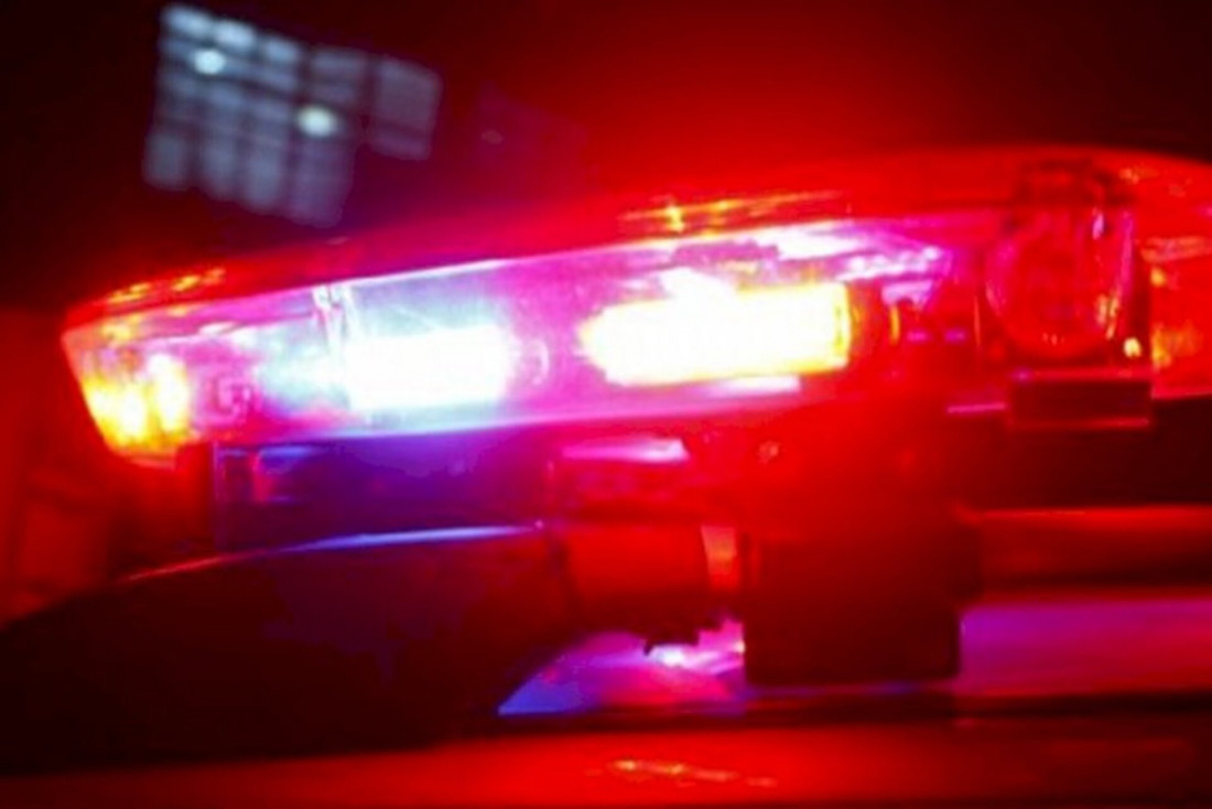 Detido pela Polícia Militar, o homem ainda chutou a viatura e insultou os policiais durante o deslocamento até a Central de Polícia