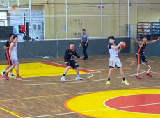 Gaspar participou das modalidades de basquete e voleibol masculino