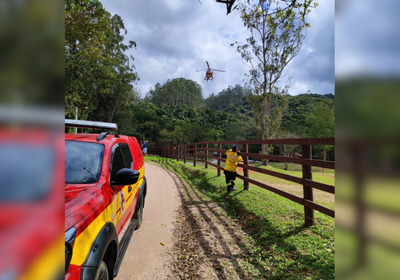 O atendimento contou com o apoio do helicóptero Arcanjo 03, que auxiliou na estabilização da vítima