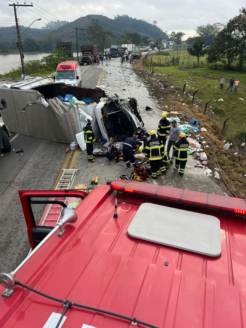 O acidente ocorreu próximo a uma curva