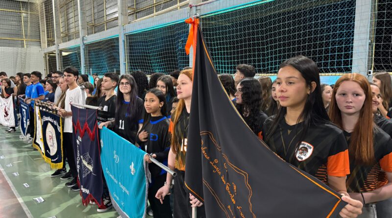 Evento reuniu cerca de 500 pessoas na Escola de Educação Básica Prof. Vitório Anacleto Cardoso