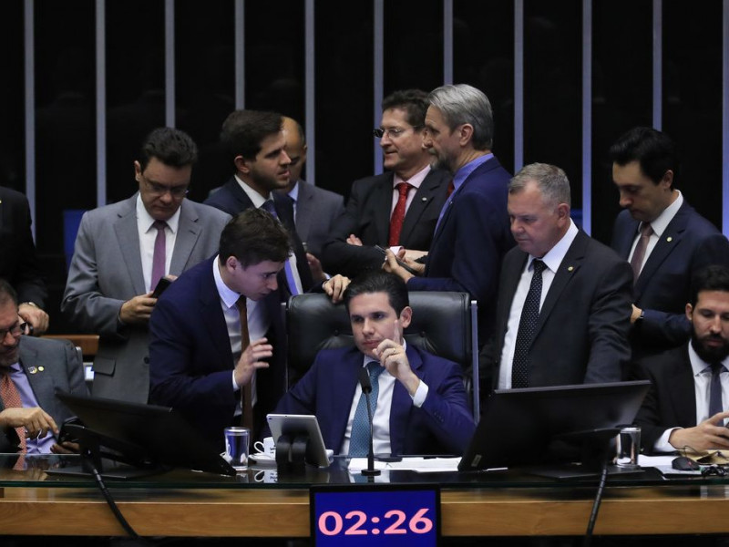 PEC da blindagem é aprovada por deputados e vai ao Senado 