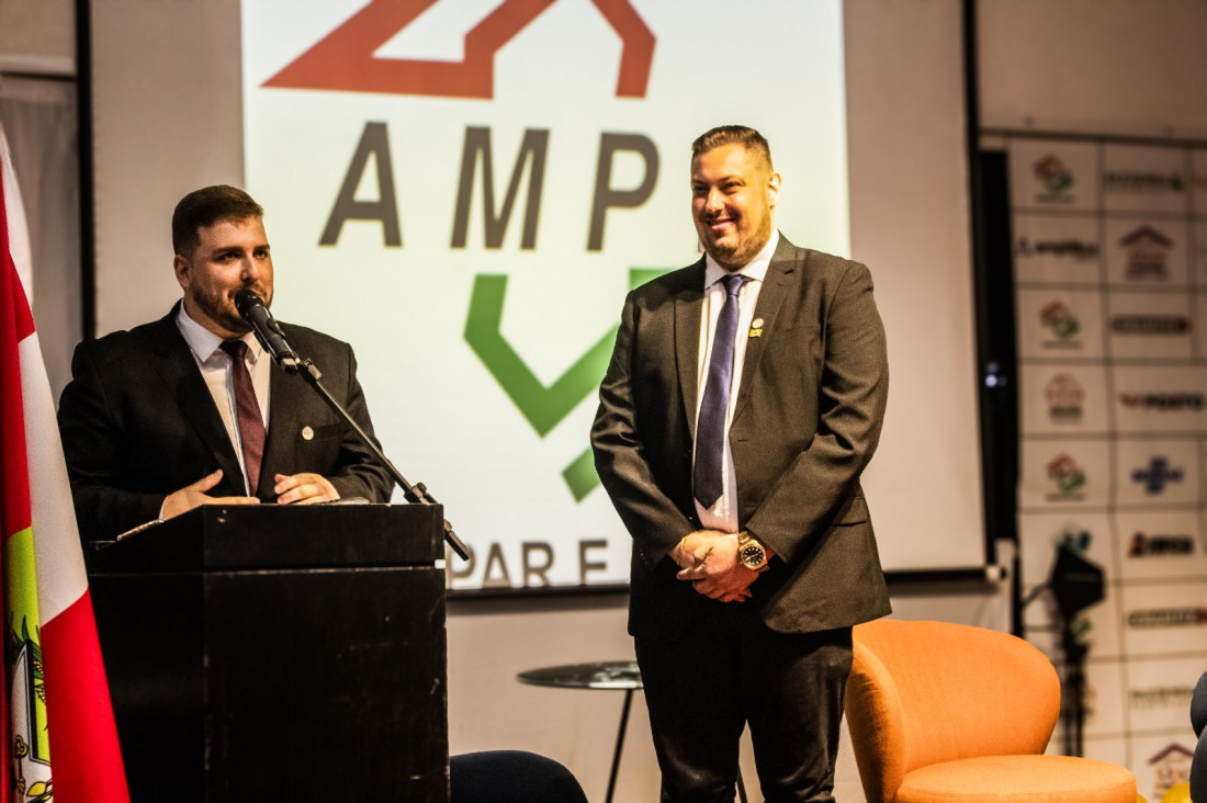 O futuro e atual presidente, Kauê Benkendorff e Diogo Tomaz respectivamente. Uma transição bem construída