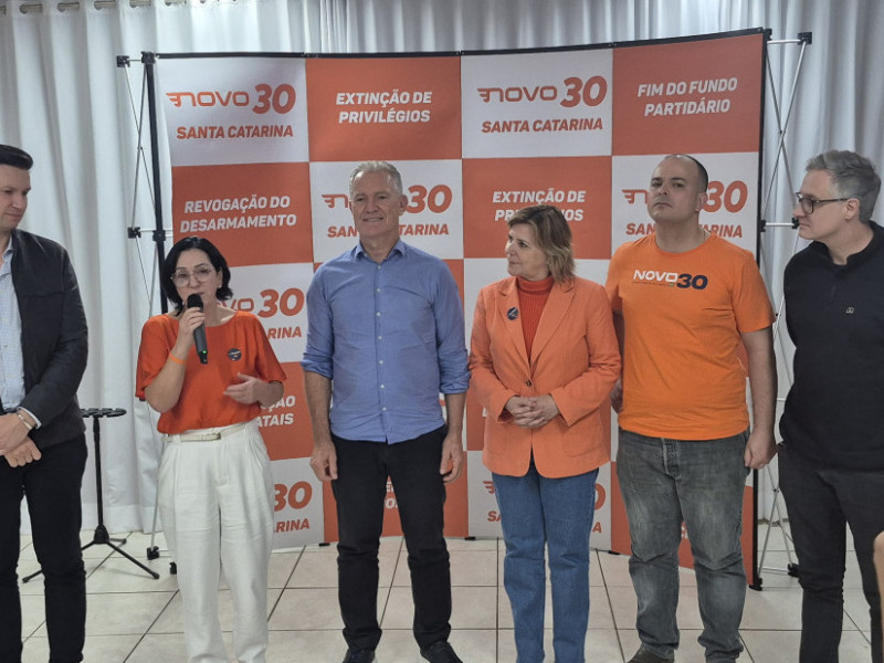 O deputado Marques, Bernadete, Odair Tramontin, a vice-prefeita Rejane Gambin, Ivens Duarte e o deputado Matheus Cadorin