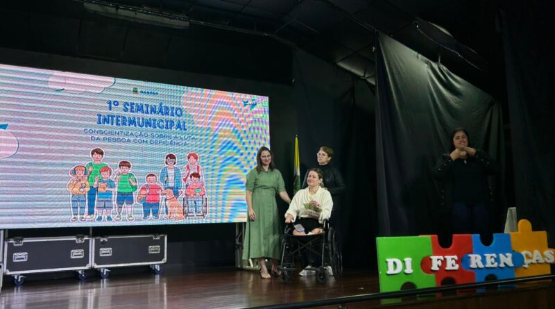 Durante o evento, foi lançado o Programa Gaspar Azul com pós-graduação totalmente custeada para profissionais da educação municipal