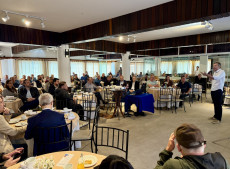 O evento reuniu cerca de 100 pessoas para um café comemorativo e a prestação de contas do deputado
