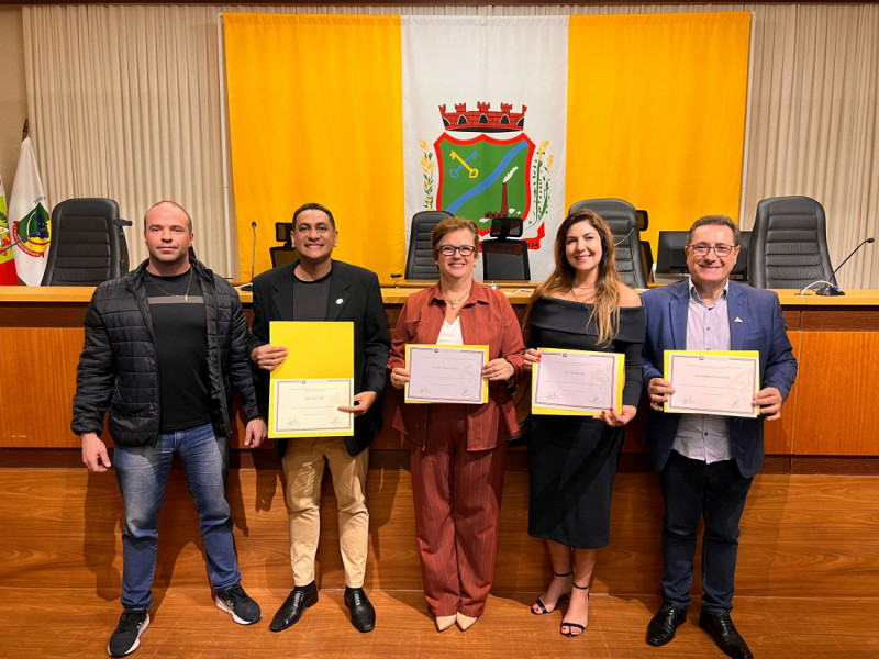 Deputado Jesse, Allan Santiago, Sandra Hostins, Juli e José Roberto Deschamps