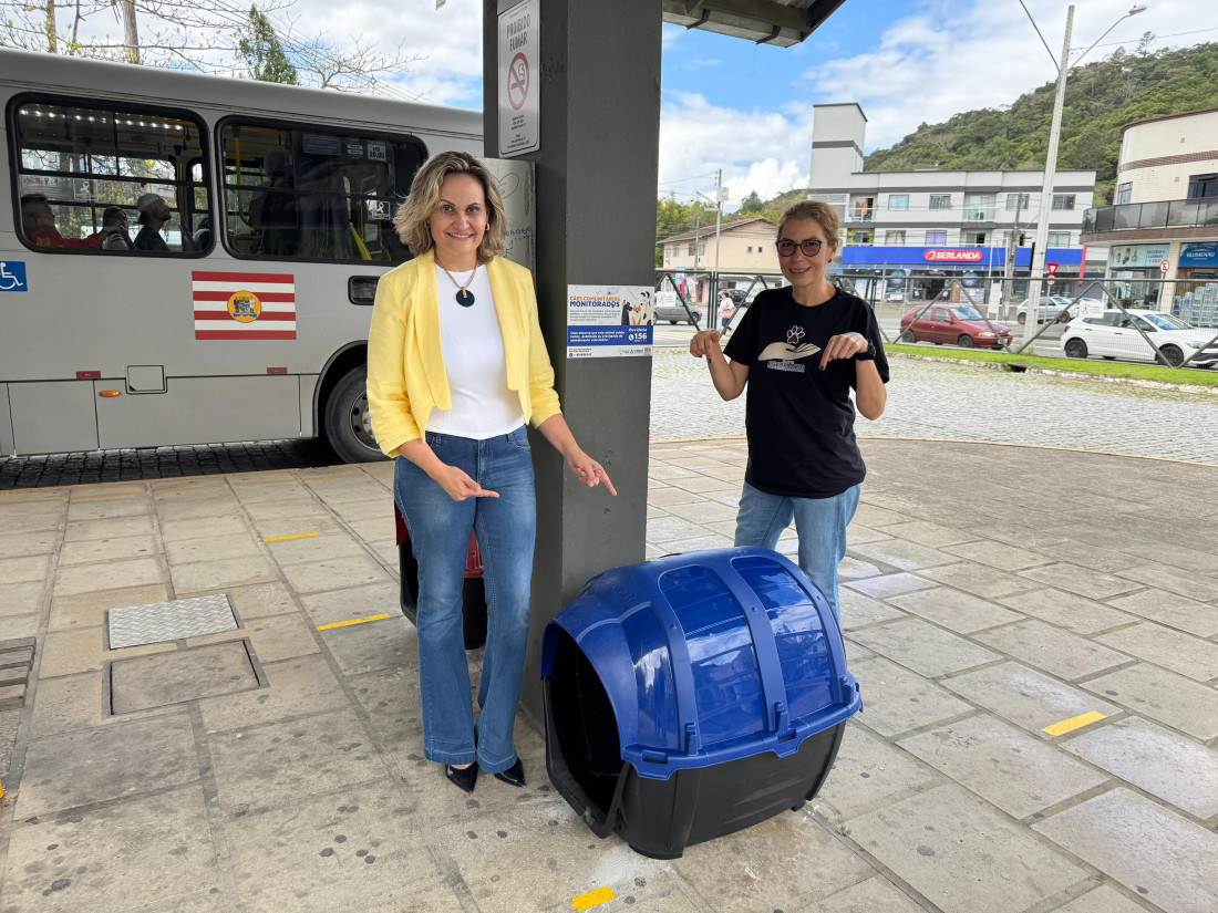 Protetora Cristiane Romualdo junto da vereadora Cristiane Loureiro