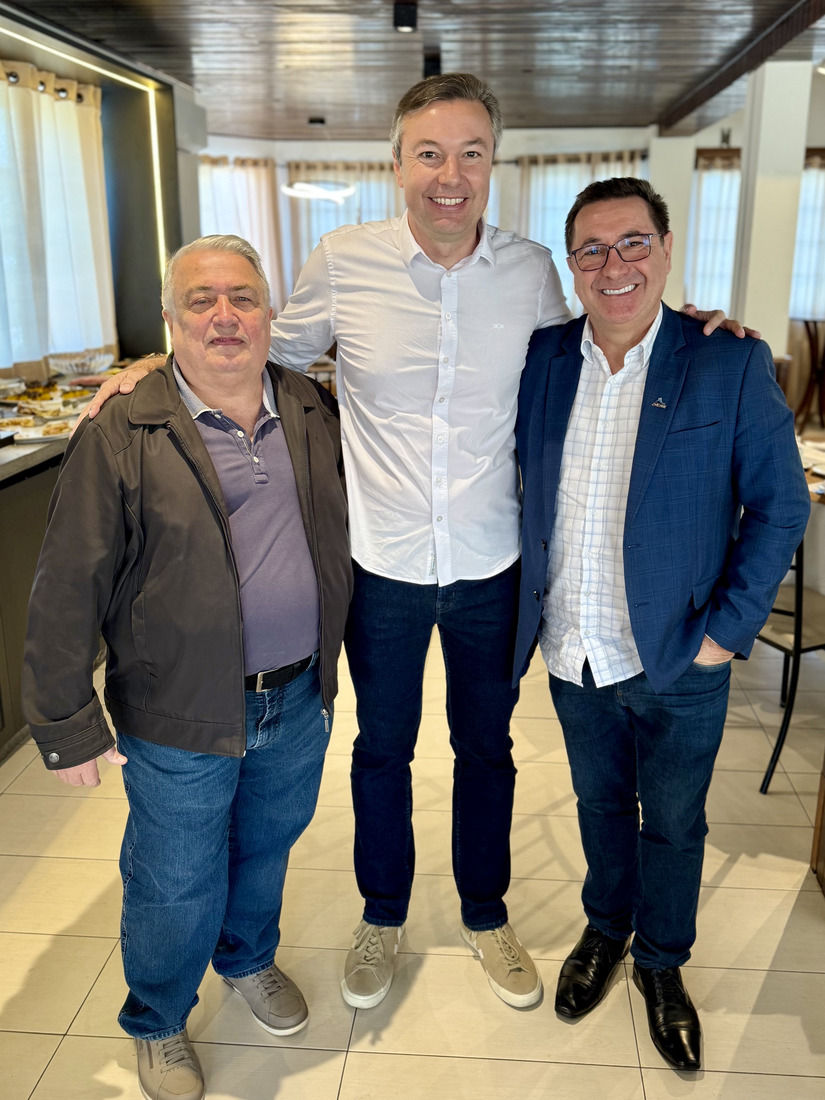 Ailton Coelho (Presid. do SINDEJOR/SC), Deputado Napoleão e José Roberto Deschamps (presid. da Adjori/SC e Brasil)