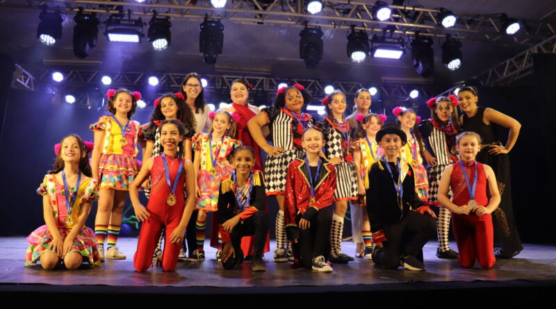 O evento é o mais antigo do Vale Europeu e reuniu mais de 700 bailarinos em um grande espetáculo cultural