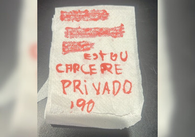 O recado, encontrado no dia seguinte por um funcionário, levou a Polícia Militar até o endereço