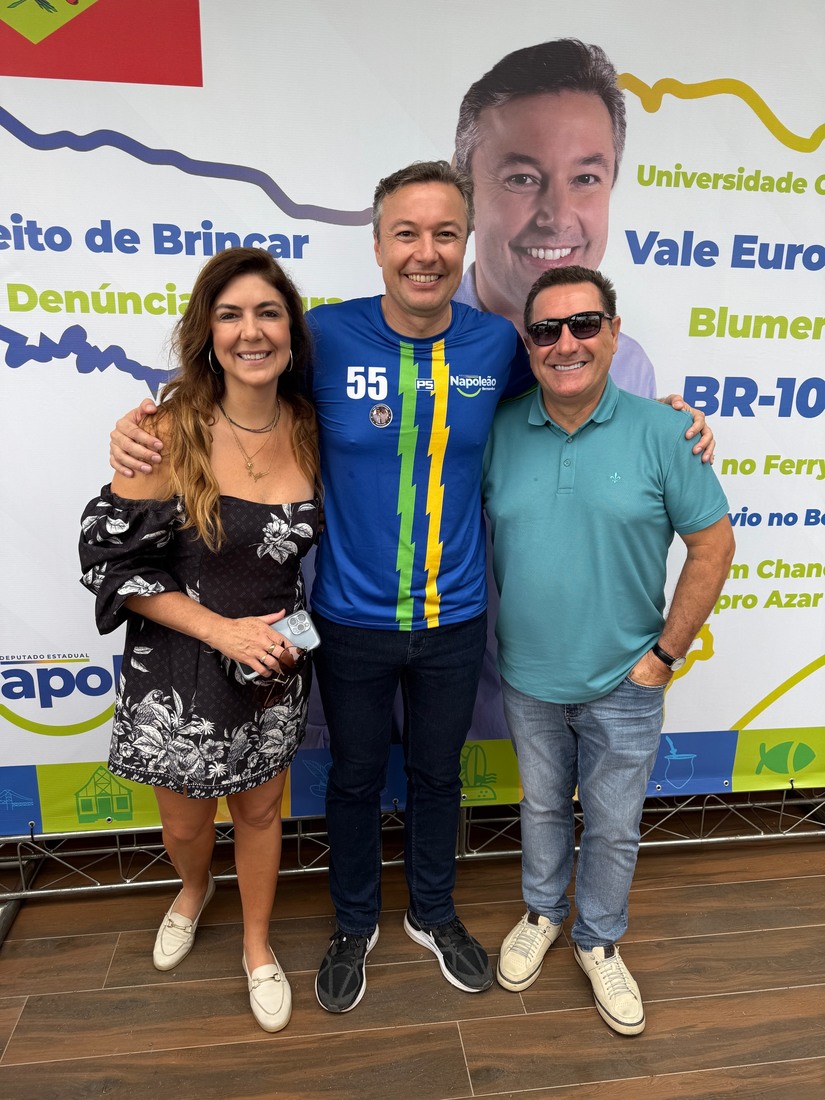 O anfitrião deputado estadual Napoleão Bernardes com os diretores do Jornal Metas, Beto e Juli.