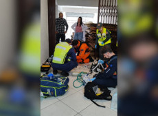 A paciente recebeu manobras de ressuscitação, desfibrilação e oxigenoterapia antes de ser levada ao Hospital Santa Isabel