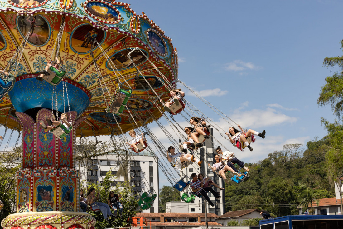 Diversão garantida com brinquedos e atrações 