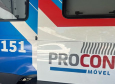 Procon Móvel atende comunidade da Velha Central na Rede Top Supermercados