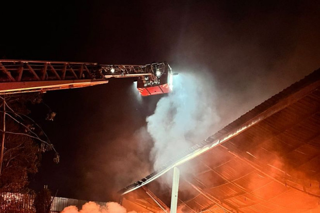 Incêndio consumiu o galpão da empresa localizada em Guabiruba