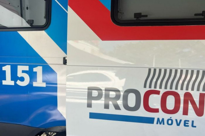 Procon Móvel atende comunidade da Velha Central na Rede Top Supermercados