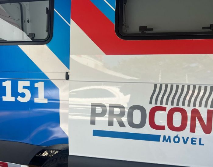 Procon Móvel atende comunidade da Velha Central na Rede Top Supermercados