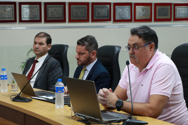 Jean prestou depoimento acompanhado de dois advogados