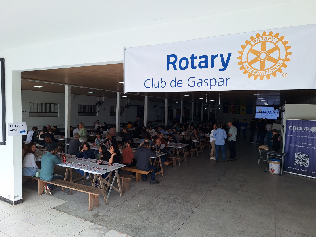Foram servidos almoços no buffet e kits para viagem