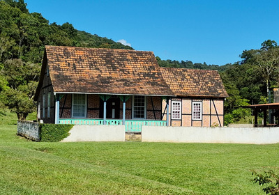 Antiga casa nas Águas Negras, em Gaspar, foi uma das primeiras a receber energia elétrica no município