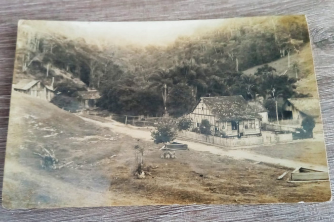 Casa da família Zimmermann, onde funcionava uma serraria e um engenho de cachaça, foi uma das primeiras de Gaspar a receber energia elétrica