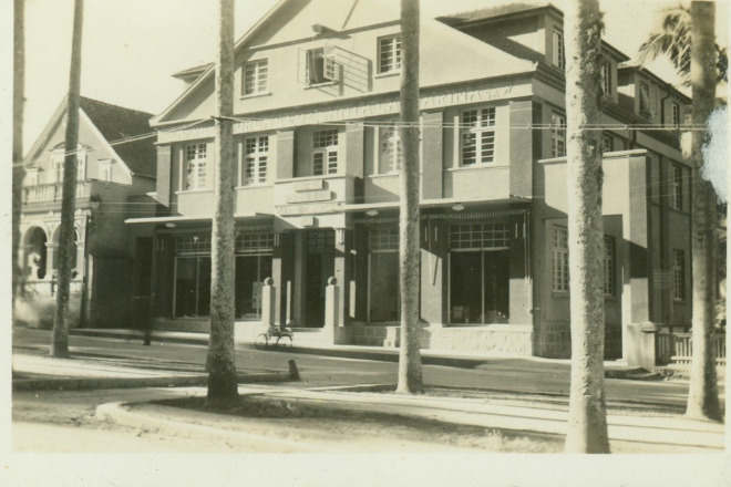 Vista do prédio sede da Empresa Força e Luz Santa Catarina, situado à Rua das Palmeiras, atual Alameda Duque de Caxias, onde atualmente opera a sede da Celesc em Blumenau
