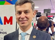 Ex-prefeito disse que orientou servidor a procurar secretarias responsáveis