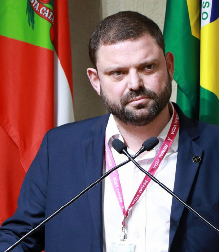 Tarcísio, representante da Renal Vida pediu o apoio da Câmara de Vereadores de Gaspar