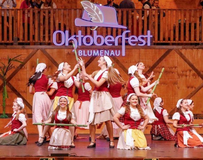 Festival de Danças Germânicas premia os últimos grupos na 40ª Oktoberfest