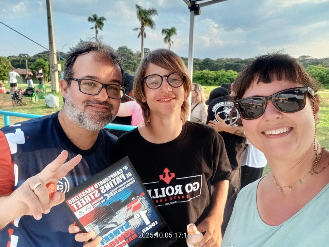 Enzo Vansuita Mesquita com os pais Evandro de Mesquita e Ana Paula Vansuita