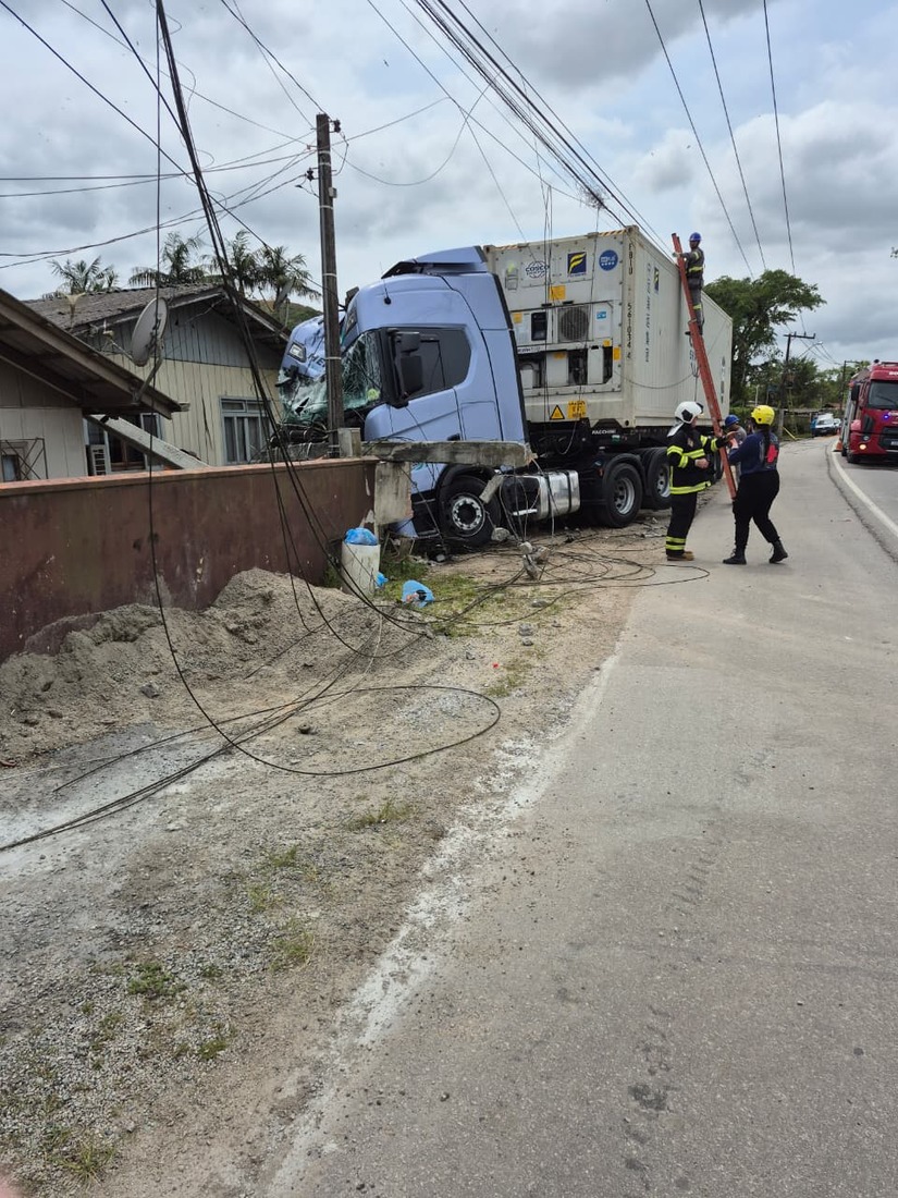 Caminhão desgovernado quase provocou uma tragédia