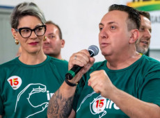 Ciro discursa em evento do MDB, que reuniu mais de cinco mil pessoas em Balneário Camboriú