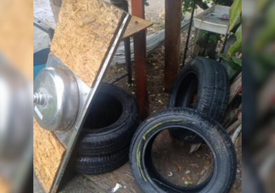 Um dos suspeitos, de 44 anos, foi flagrado por câmeras furtando quatro pneus de uma empresa