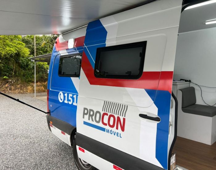 Procon Móvel recebe denúncias de moradores do bairro Água Verde