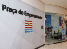 Blumenau realiza semana de regularização para MEIs na Praça do Empreendedor